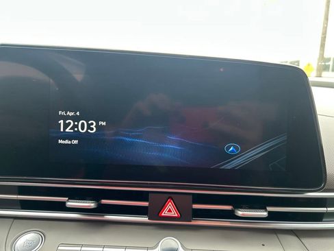 Used 2025 Hyundai Elantra SEL image 11