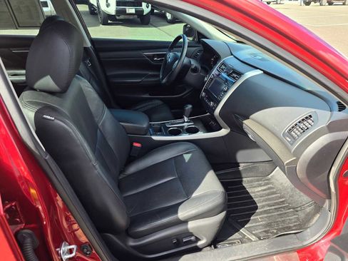 Used 2015 Nissan Altima 2.5 SL w/ Technology Package image 11