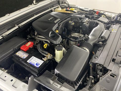 Used 2019 Jeep Wrangler Unlimited Sport S image 34