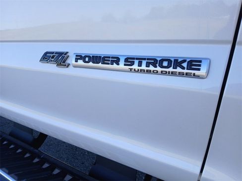 Certified 2019 Ford F250 Lariat w/ Chrome Package image 16