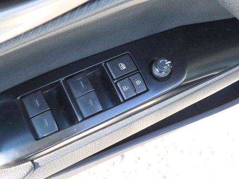 Used 2025 Toyota Camry SE image 14