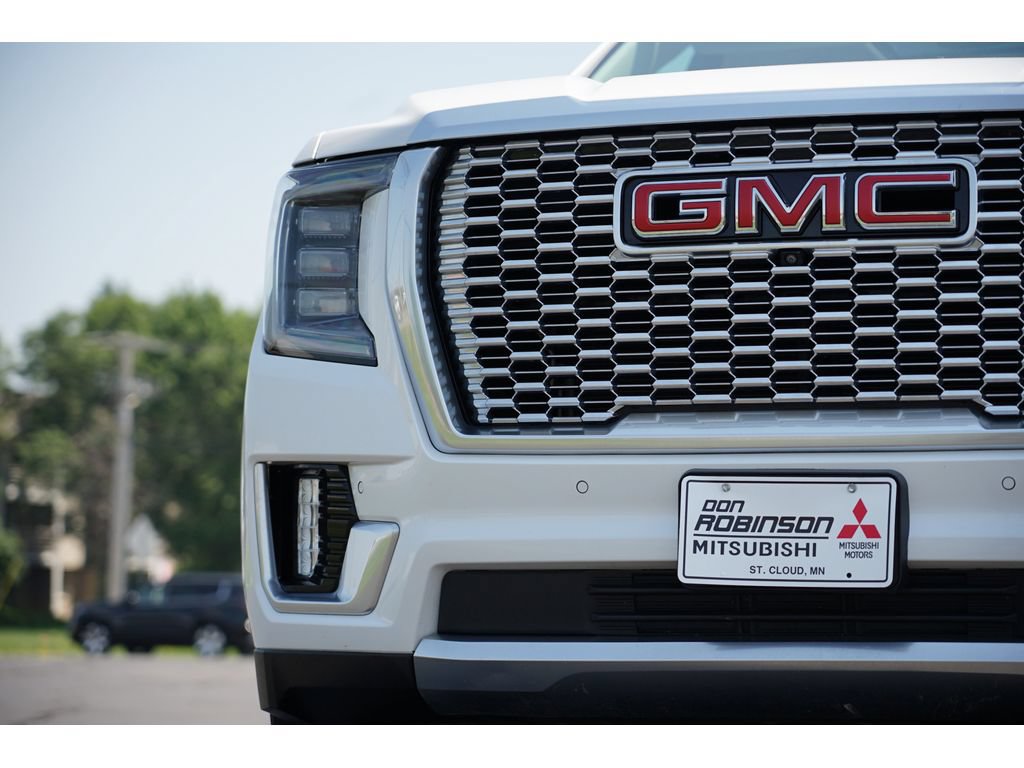 Used 2021 GMC Yukon XL Denali w/ Denali Premium Package AWD/4WD image 9