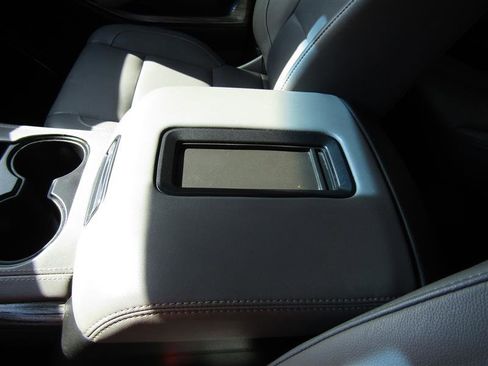 Used 2019 Chevrolet Suburban LT w/ LT Signature Package image 28