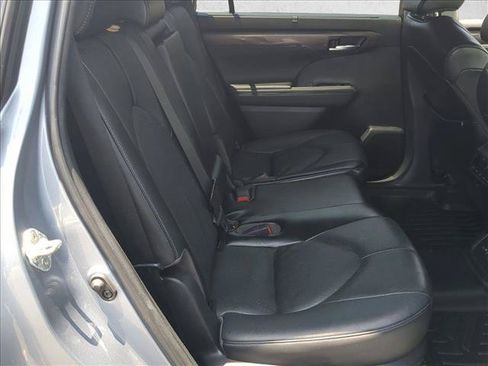 Used 2023 Toyota Highlander Limited FWD image 19