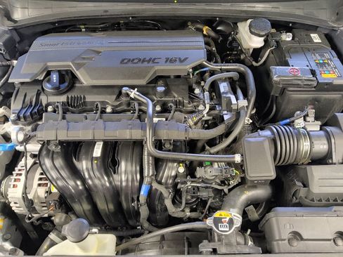 Used 2025 Hyundai Elantra SEL FWD image 30