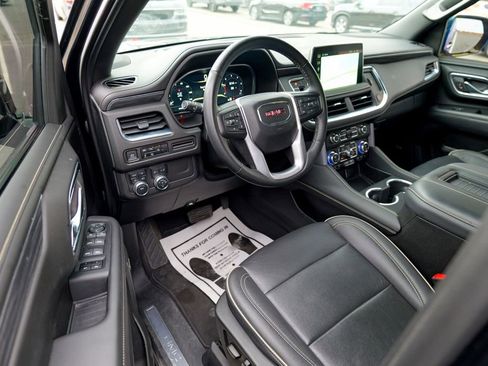 Used 2023 GMC Yukon XL SLT w/ SLT Premium Package image 16