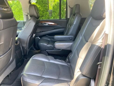Used 2017 Cadillac Escalade ESV Luxury AWD/4WD image 24