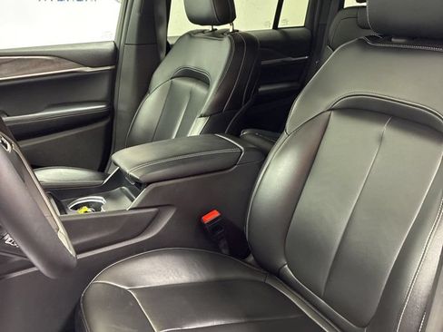 Used 2024 Jeep Grand Cherokee Limited AWD/4WD image 10