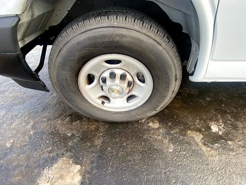 Used 2025 Chevrolet Express 2500 RWD 2500 155 w/ Communications Package image 36