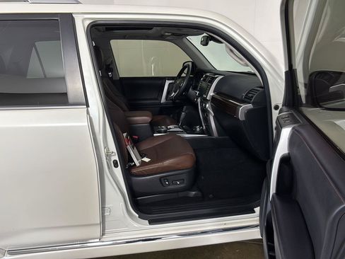 Used 2022 Toyota 4Runner Limited AWD/4WD image 17