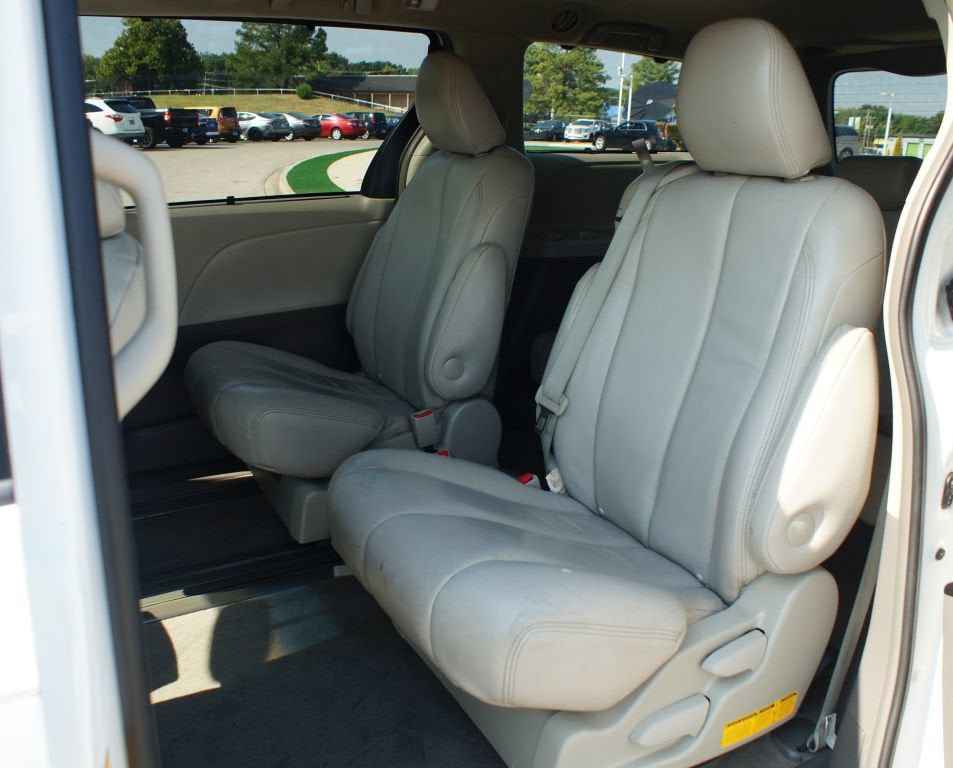 Used 2014 Toyota Sienna LE FWD image 12