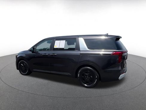 Used 2026 Kia Carnival FWD image 10