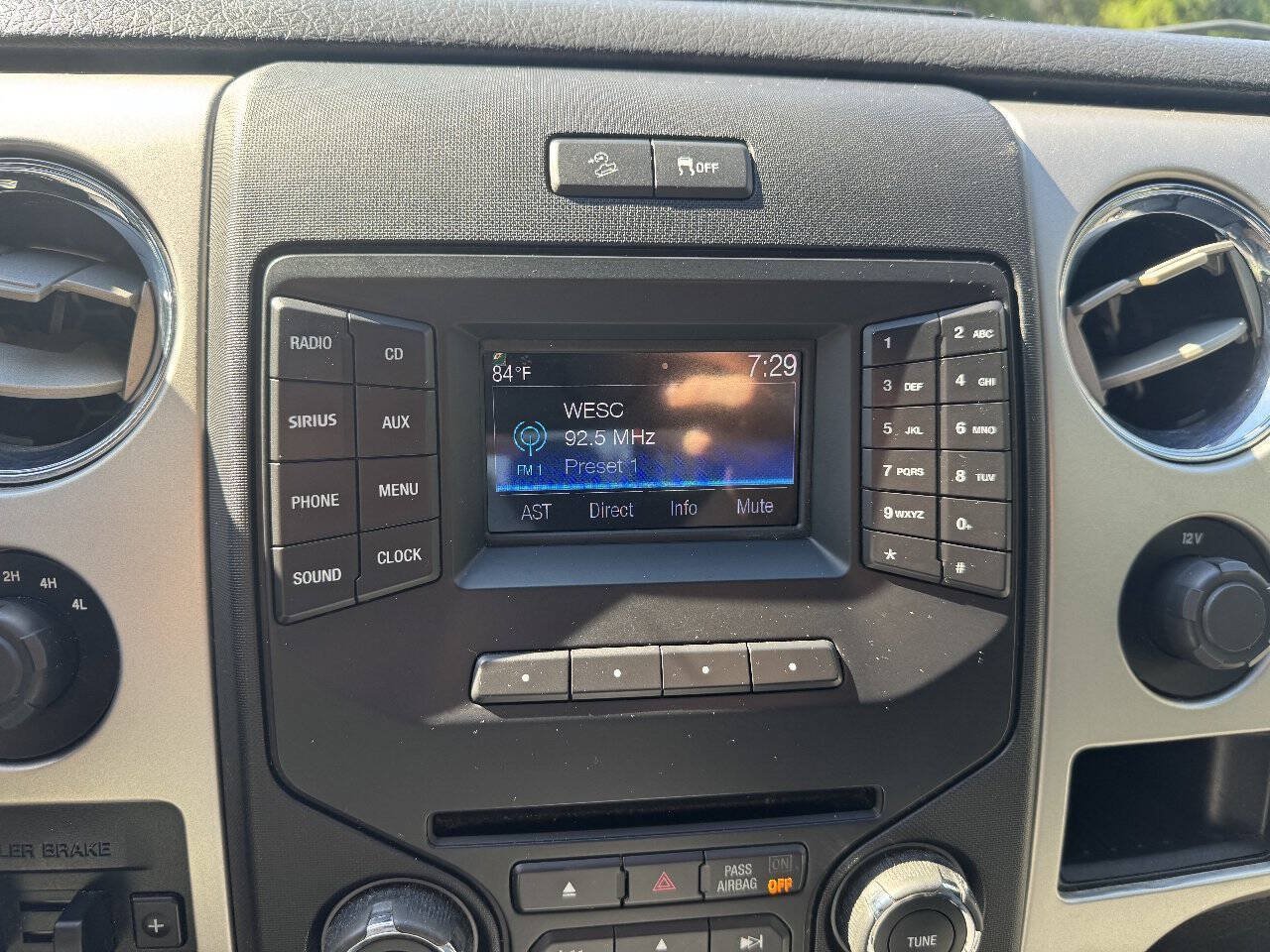 Used 2014 Ford F150 XLT w/ Equipment Group 302A Luxury AWD/4WD image 26