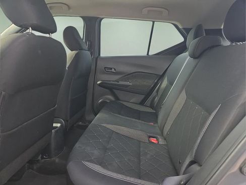 Used 2019 Nissan Kicks SV image 16