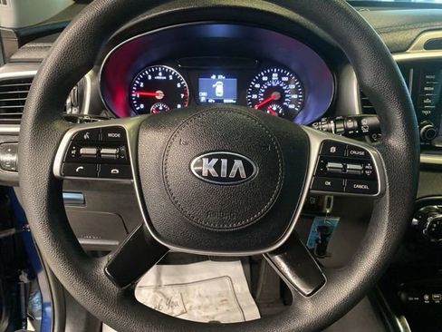 Used 2019 Kia Sorento FWD image 12