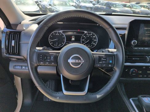 Used 2024 Nissan Pathfinder SV image 19
