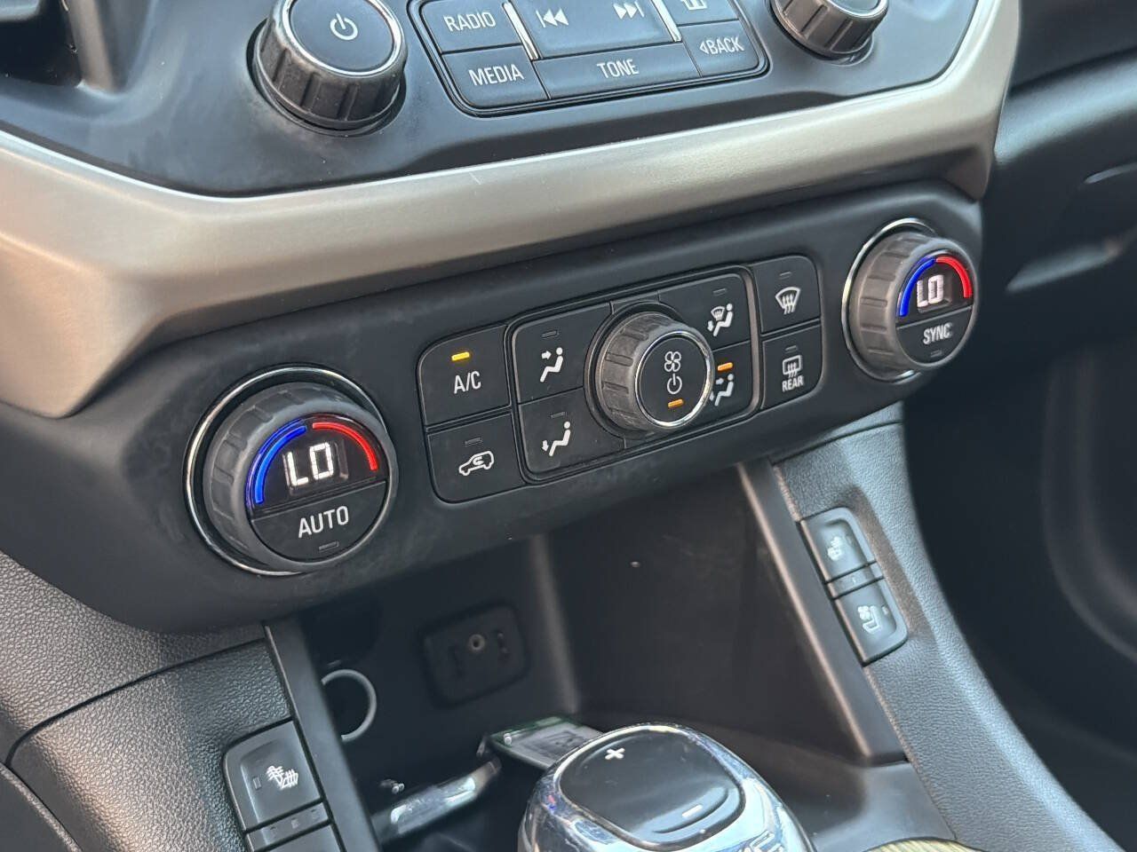 Used 2017 GMC Acadia Denali AWD/4WD image 31