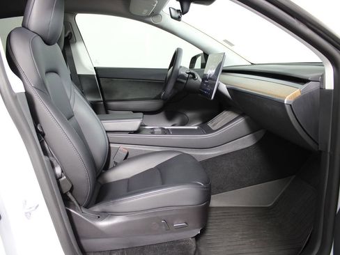 Used 2022 Tesla Model Y Performance image 14