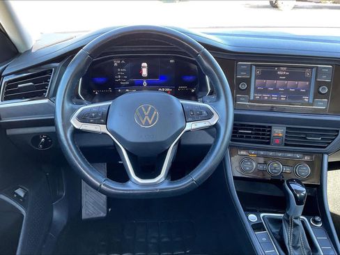 Used 2024 Volkswagen Jetta SE image 6