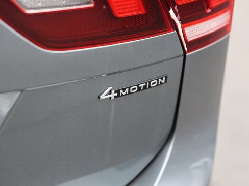 Used 2024 Volkswagen Tiguan SE R-Line image 10