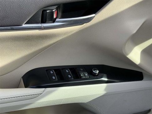 Used 2019 Toyota Camry XLE image 28
