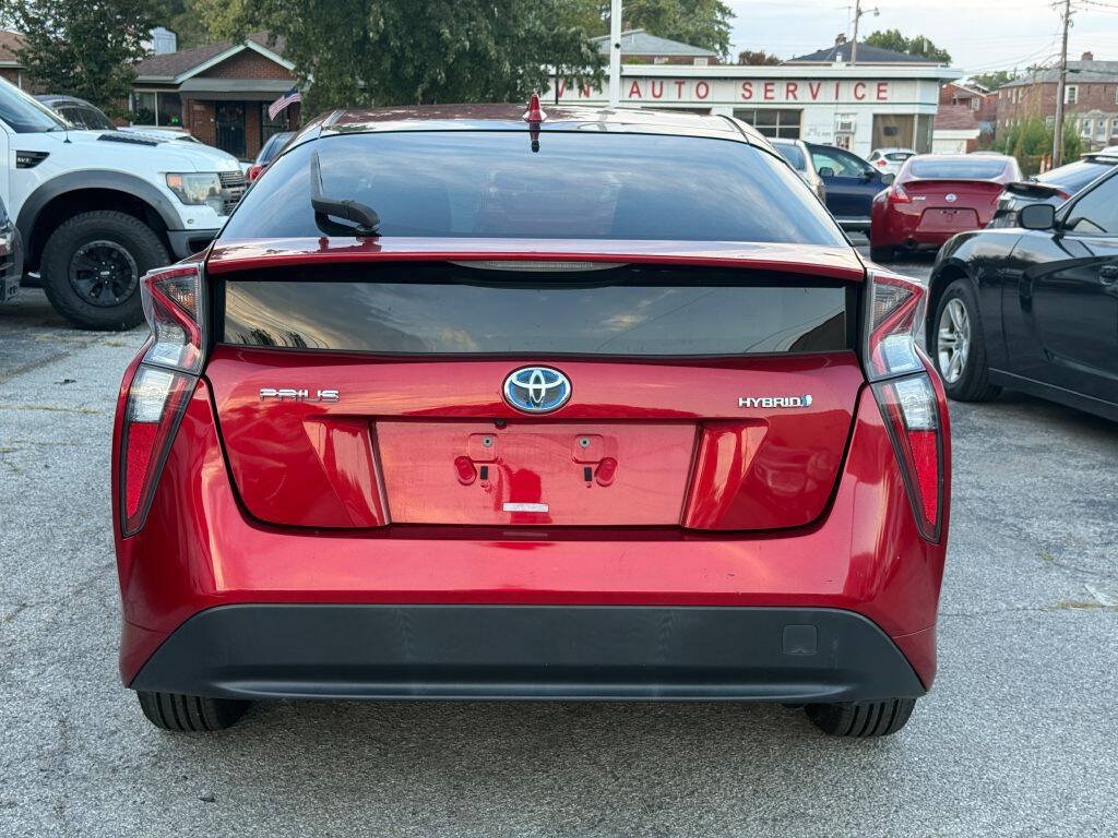 Used 2016 Toyota Prius Two FWD image 10