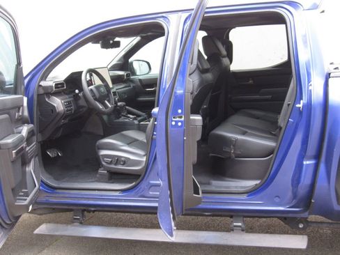 Used 2024 Toyota Tacoma TRD Sport w/ TRD Sport Premium Package AWD/4WD image 16