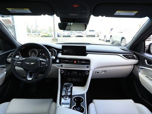 Used 2025 Genesis G70 2.5T image 30