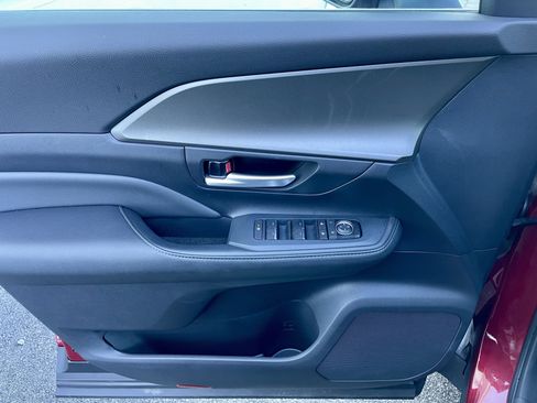 Used 2024 Toyota Grand Highlander AWD image 12