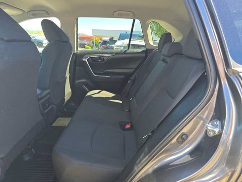 Used 2022 Toyota RAV4 LE AWD/4WD image 16