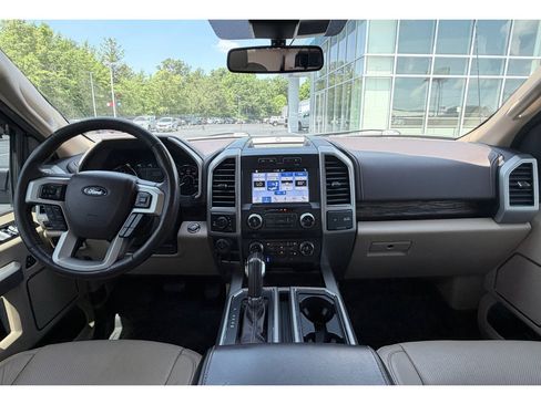 Used 2018 Ford F150 Lariat w/ Equipment Group 502A Luxury AWD/4WD image 10