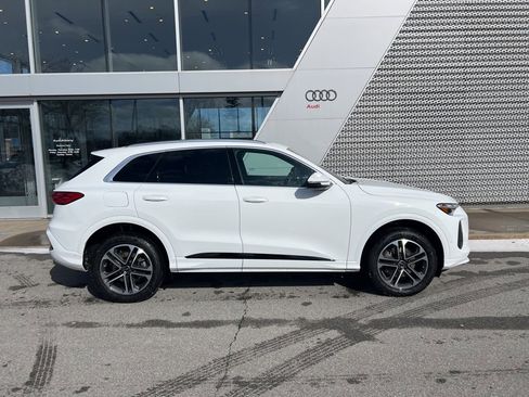 Used 2025 Audi Q5 Premium w/ Convenience Package image 17