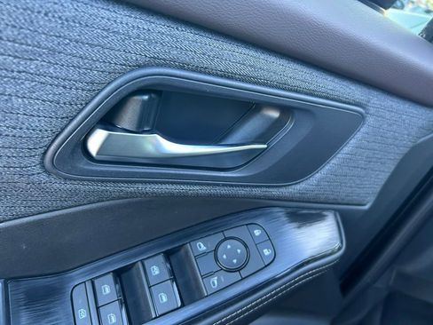 Used 2023 Nissan Rogue SV image 46