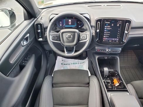 Used 2023 Volvo XC40 B5 Plus w/ Protection Package Premier image 18