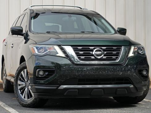 Used 2019 Nissan Pathfinder SL AWD/4WD image 2