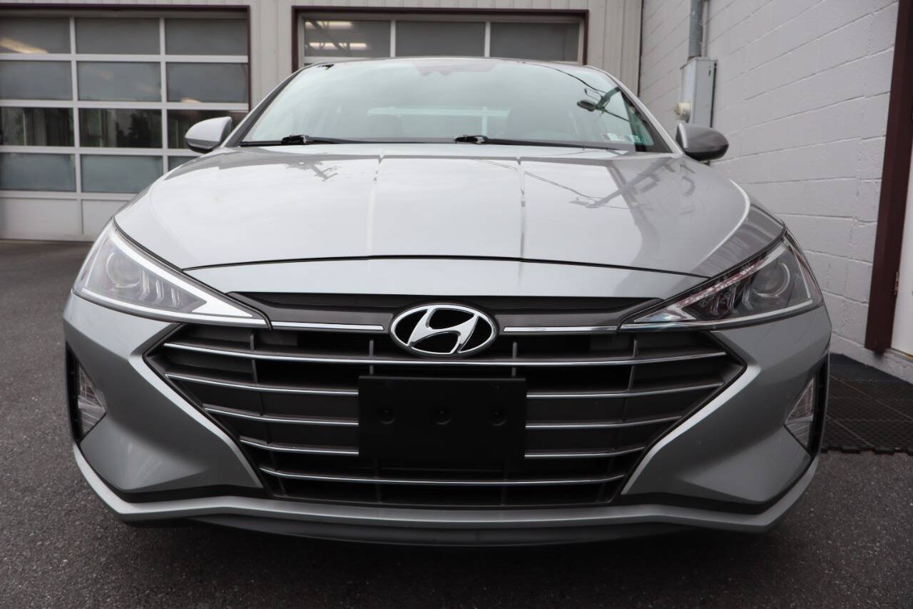 Used 2020 Hyundai Elantra SE FWD image 2