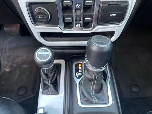 Used 2020 Jeep Gladiator Overland w/ Popular Equipment Package AWD/4WD image 35