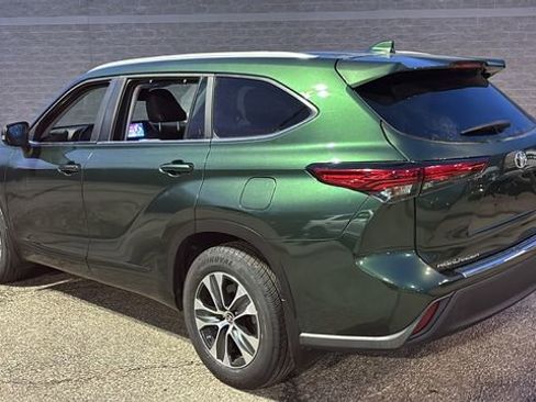 Used 2023 Toyota Highlander XLE w/ Protection Package #3 (TMS) image 5