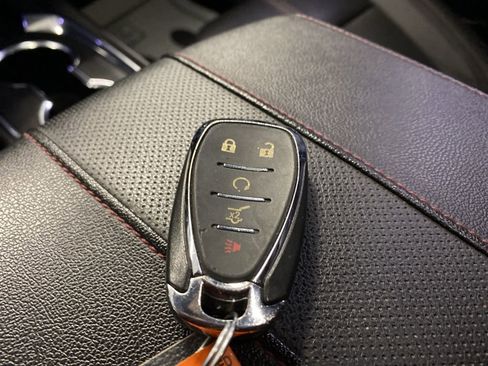 Used 2023 Chevrolet Traverse RS image 39