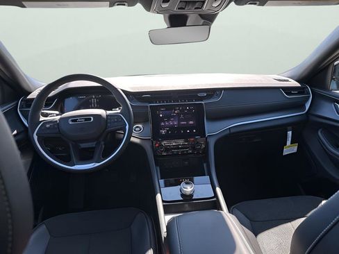 New 2025 Jeep Grand Cherokee Altitude image 22
