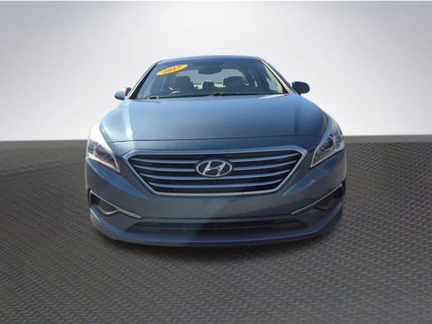 Used 2017 Hyundai Sonata SE image 3