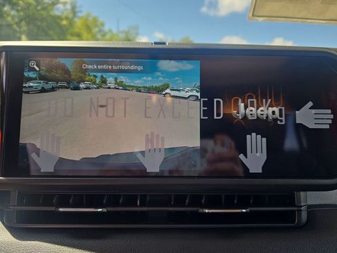 New 2025 Jeep Gladiator Sport image 21