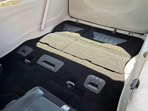 Used 2023 Chrysler Pacifica Touring-L image 13