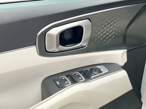 Certified 2025 Kia Sorento EX image 17