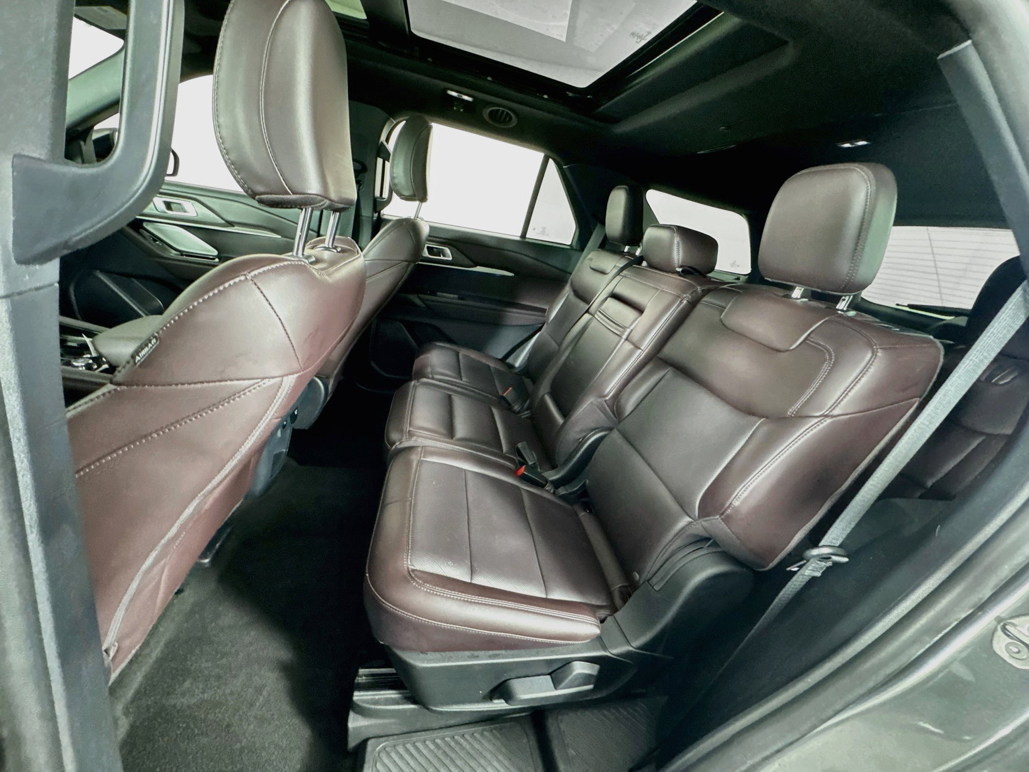 Used 2025 Ford Explorer Platinum AWD/4WD image 18
