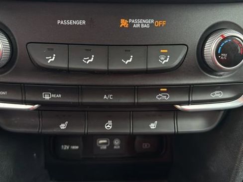 Used 2020 Hyundai Santa Fe SE image 23