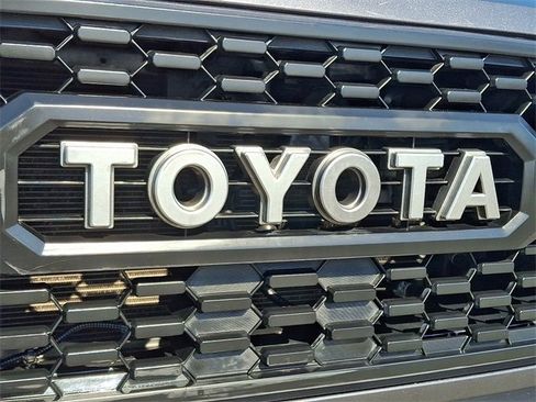 Used 2016 Toyota Tacoma SR5 w/ SR5 Appearance Package (SN) image 28