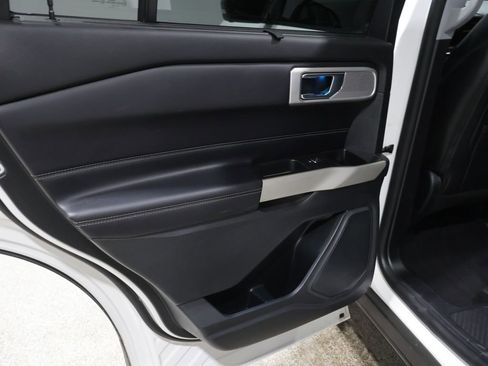 Used 2021 Ford Explorer Limited image 16