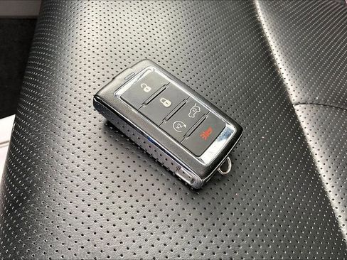 Used 2022 Jeep Grand Cherokee Summit w/ Luxury Tech Group V image 36