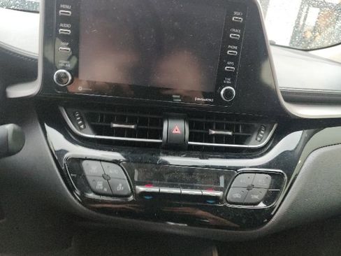 Used 2021 Toyota C-HR LE FWD image 38